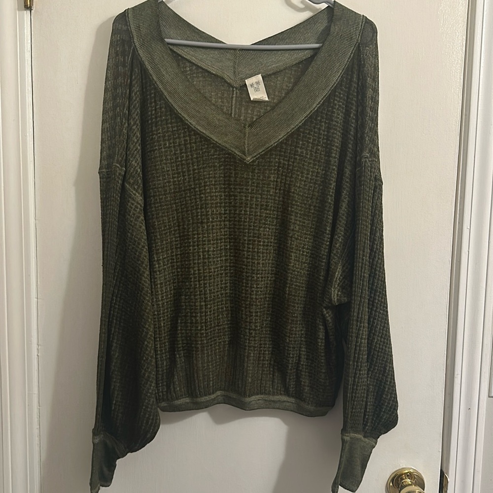 We the Free green long sleeve waffle thermal size medium